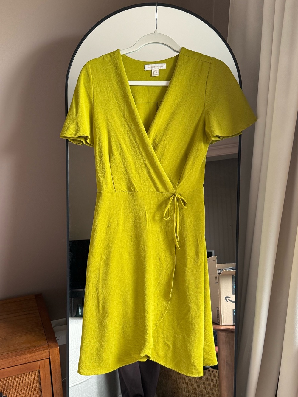 Monteau Los Angeles Chartreuse Wrap Mini Dress Size M Flutter Sleeve Tie Waist